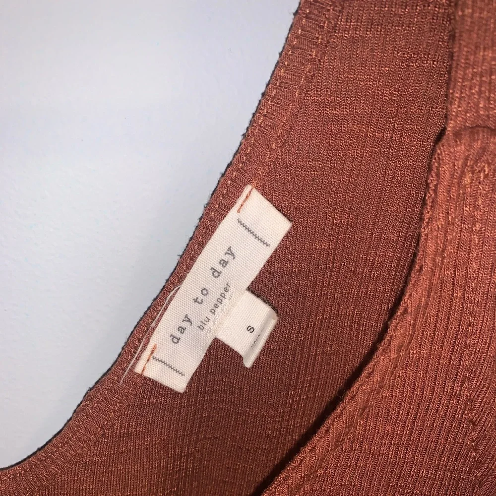 Day to Day Blu Pepper Rust Colored Front Tie Tank Top- Small - Picture 2 of 2